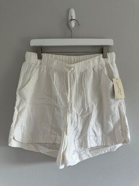 Universal Thread White Linen Shorts Long Size M NWT